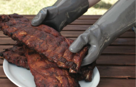 Handling barbecued ribs with insulated food gloves