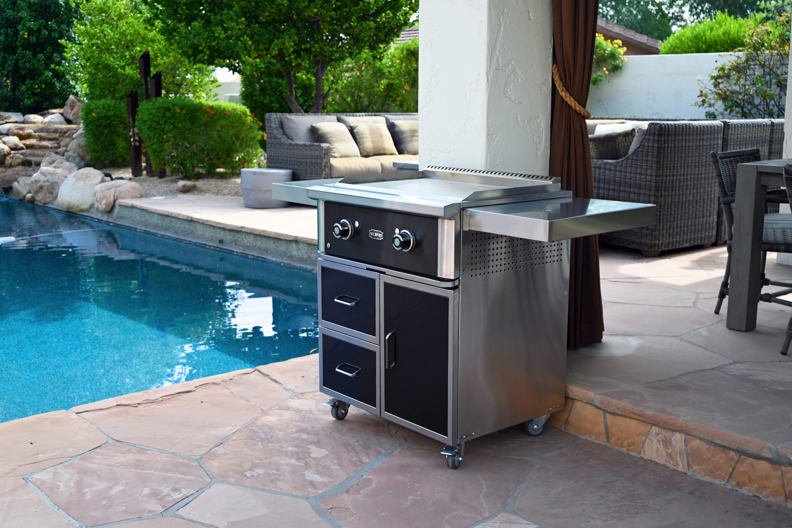 Wildfire 30 GRIDDLE BLACK CART ANGLE OPEN